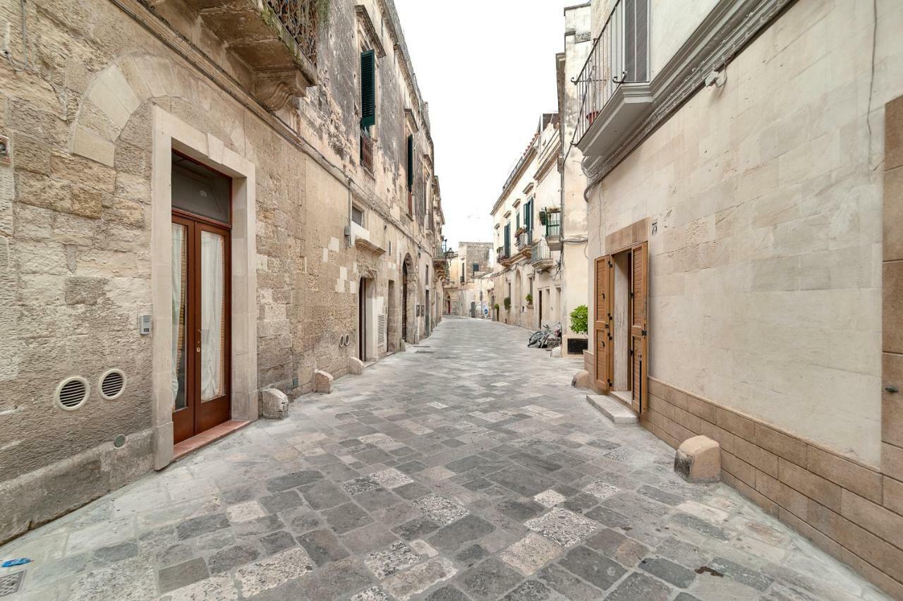 Ferienwohnung Dimora Dei Baroni Lecce Exterior foto